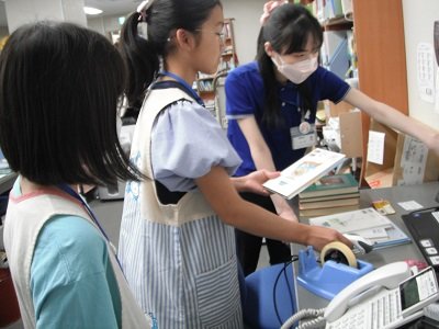 2024年8月一日図書館員写真01